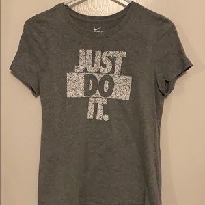 Nike girls tee